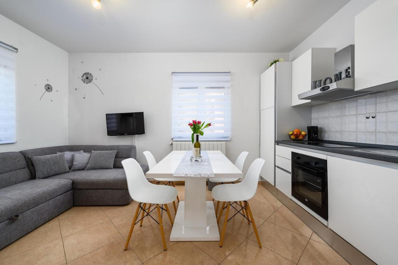 Bozica House With Apartments Murine ภายนอก รูปภาพ